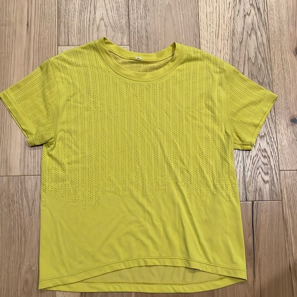 Lululemon waist length running shirt - Picture 1 of 3